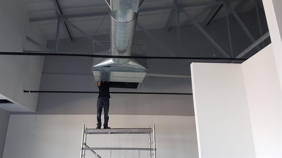 Air distribution ducting in a cold room