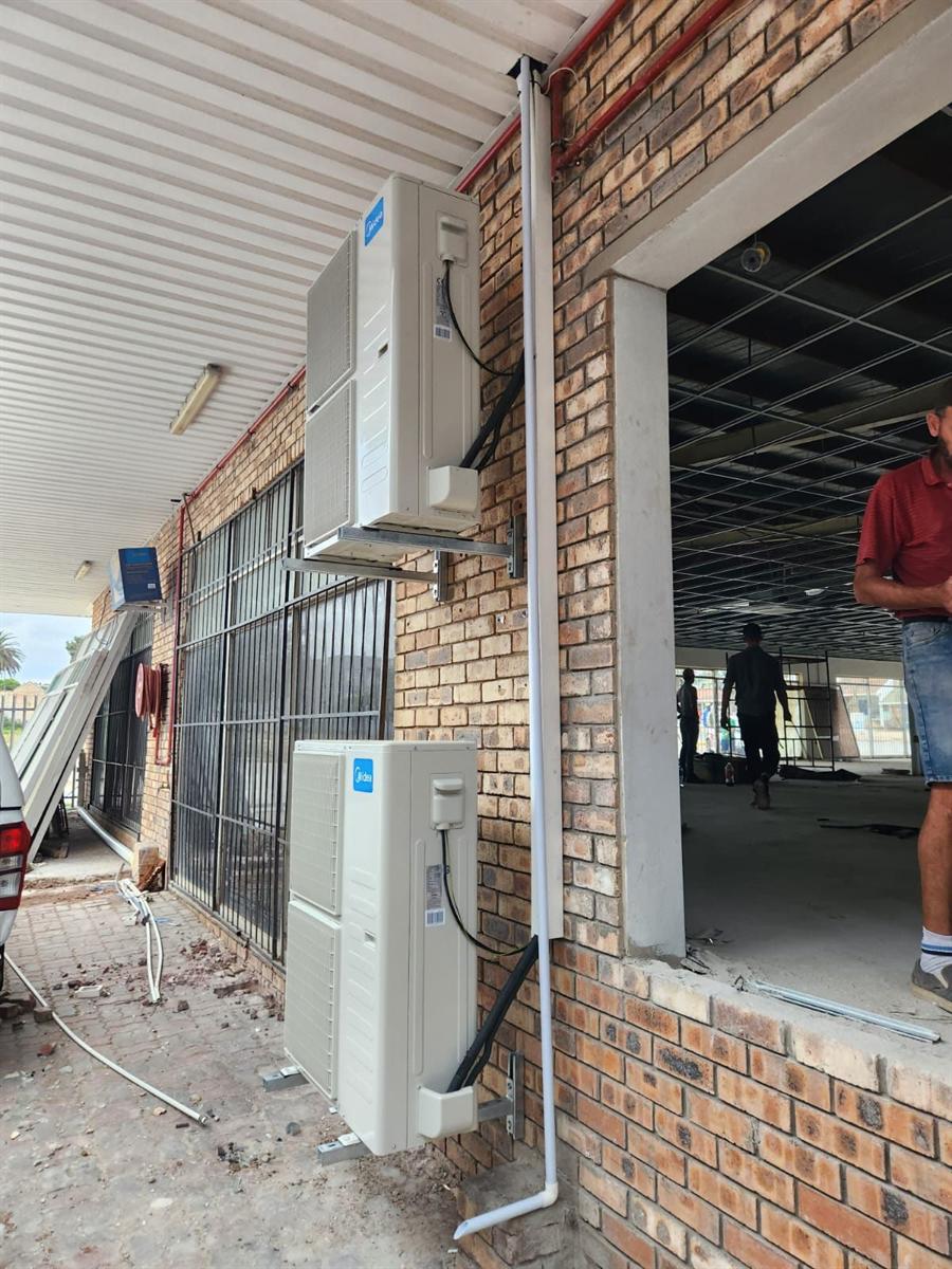 Seasons Find Airconditioning team on a shopfitting site in the Eastern Cape